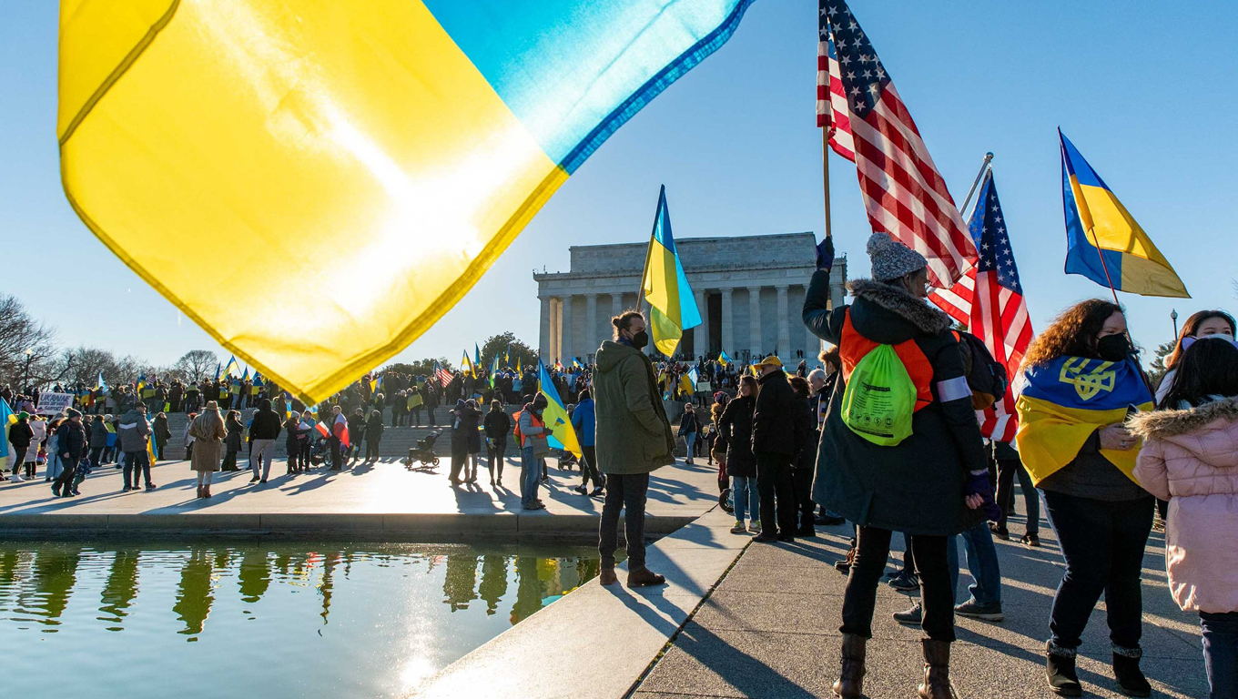 People on Washington Mall with American and Ukrainian flags